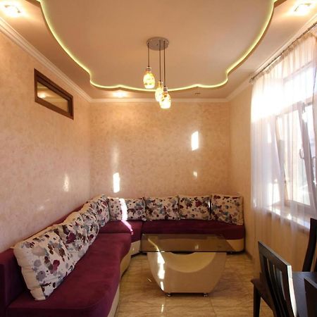 Amiryan Street 1 Bedroom Deluxe Apartment With Balcony Am104 يريفان المظهر الخارجي الصورة