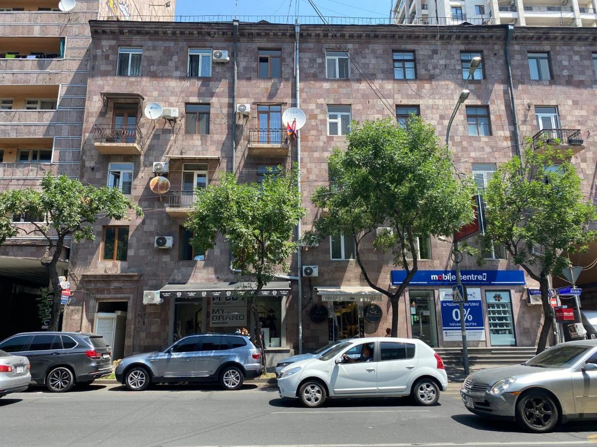 Amiryan Street 1 Bedroom Deluxe Apartment With Balcony Am104 يريفان المظهر الخارجي الصورة