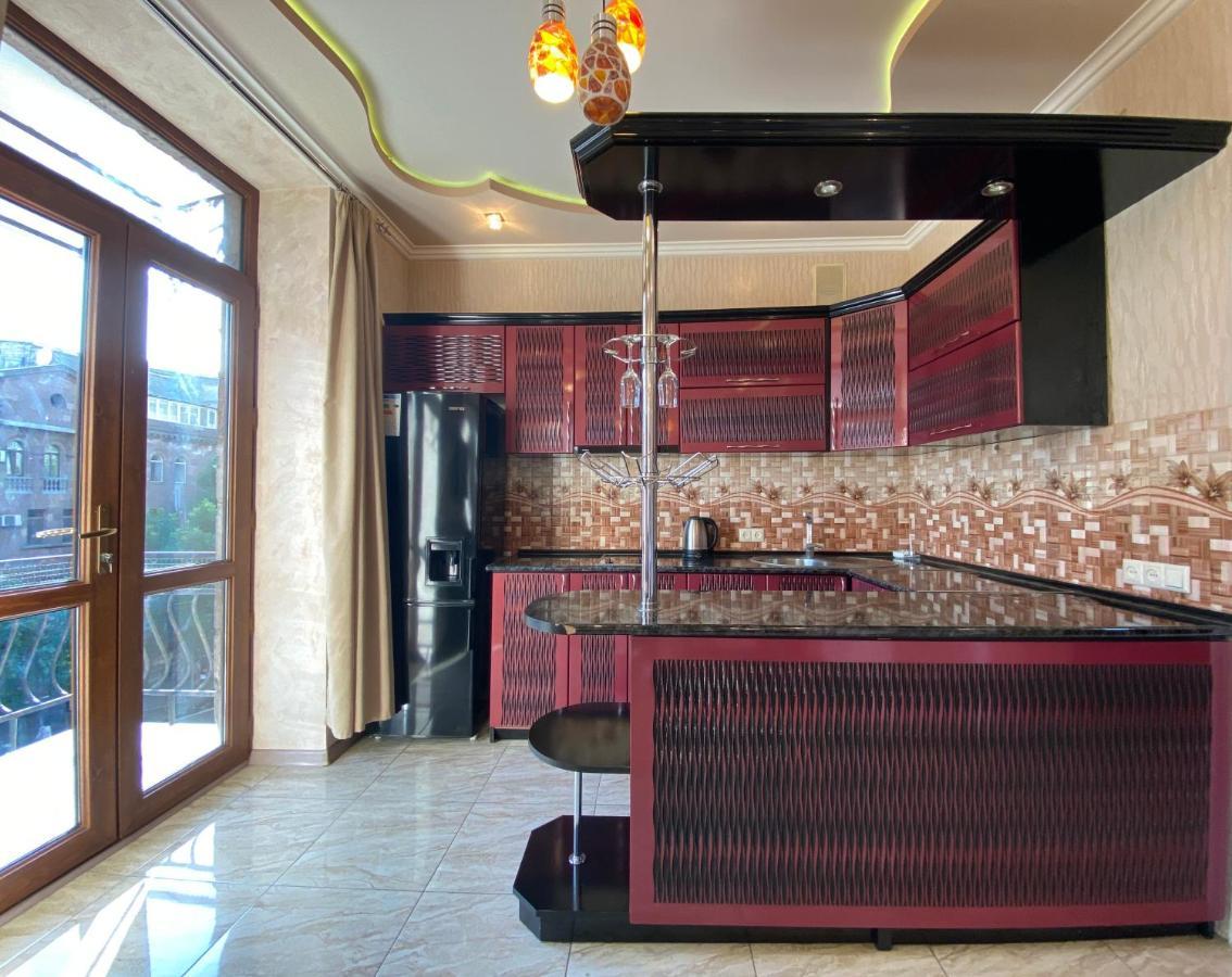 Amiryan Street 1 Bedroom Deluxe Apartment With Balcony Am104 يريفان المظهر الخارجي الصورة