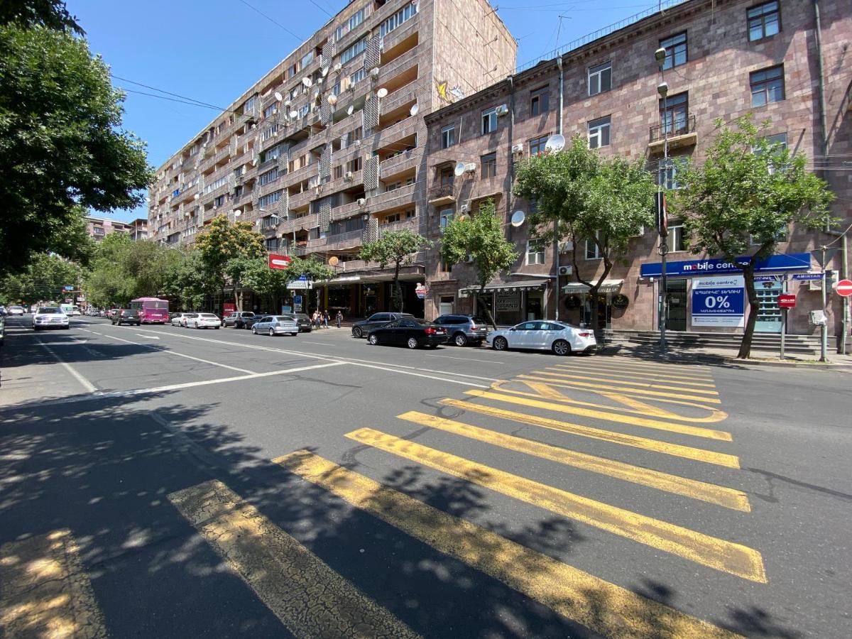 Amiryan Street 1 Bedroom Deluxe Apartment With Balcony Am104 يريفان المظهر الخارجي الصورة