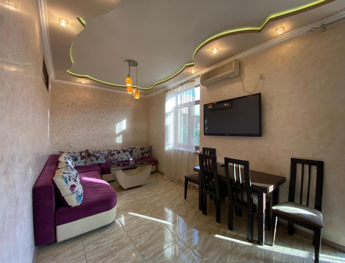 Amiryan Street 1 Bedroom Deluxe Apartment With Balcony Am104 يريفان المظهر الخارجي الصورة