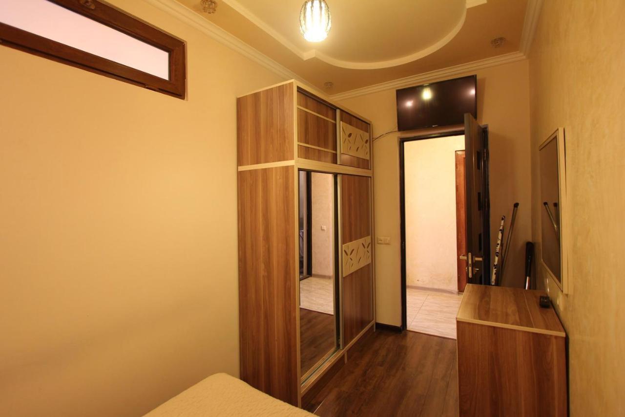 Amiryan Street 1 Bedroom Deluxe Apartment With Balcony Am104 يريفان المظهر الخارجي الصورة