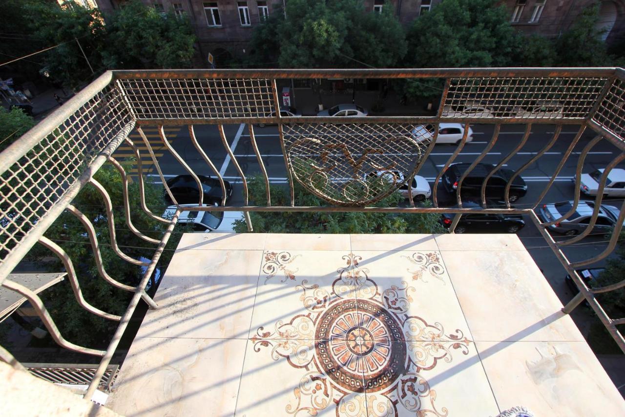 Amiryan Street 1 Bedroom Deluxe Apartment With Balcony Am104 يريفان المظهر الخارجي الصورة